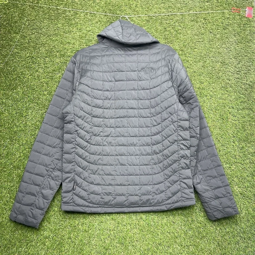 The North Face Thermoball Jacket Mens Medium Gray Outdoor Hiking Zip Up NWT